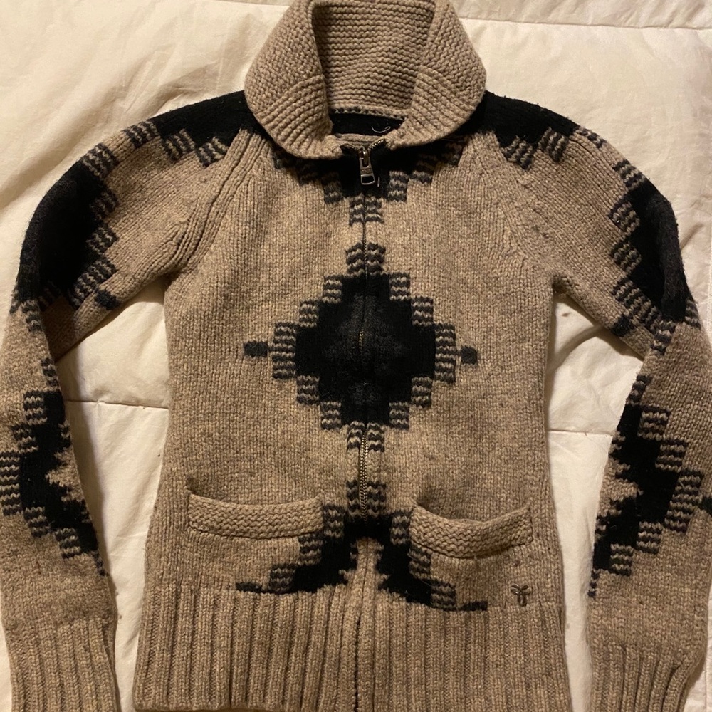 Aritizia Sweater